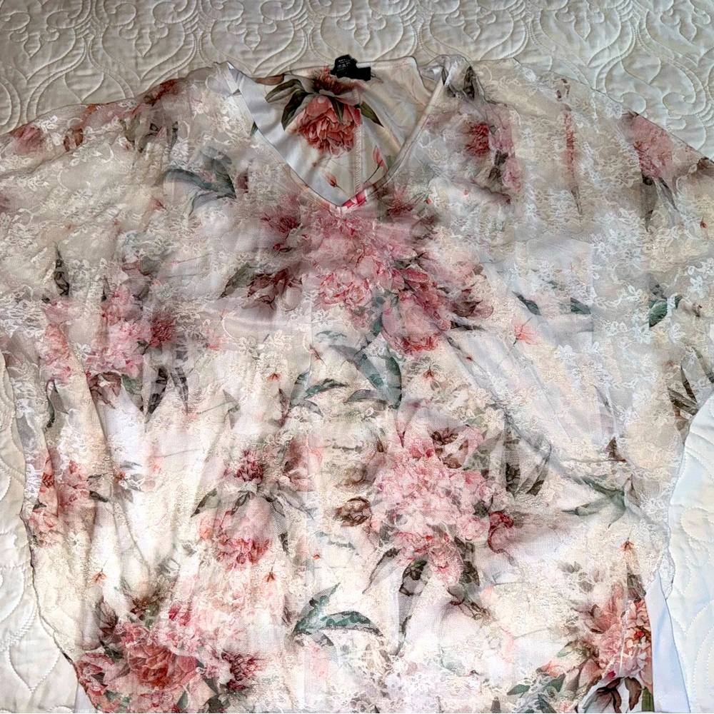 Cute summer top with lace overlay. Butterfly sleeves